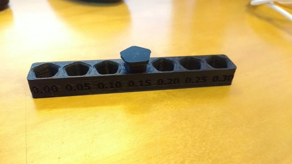 Thanh kiểm tra dung sai để đánh giá khoảng cách khớp nối và độ vừa vặn của chi tiết in 3D
