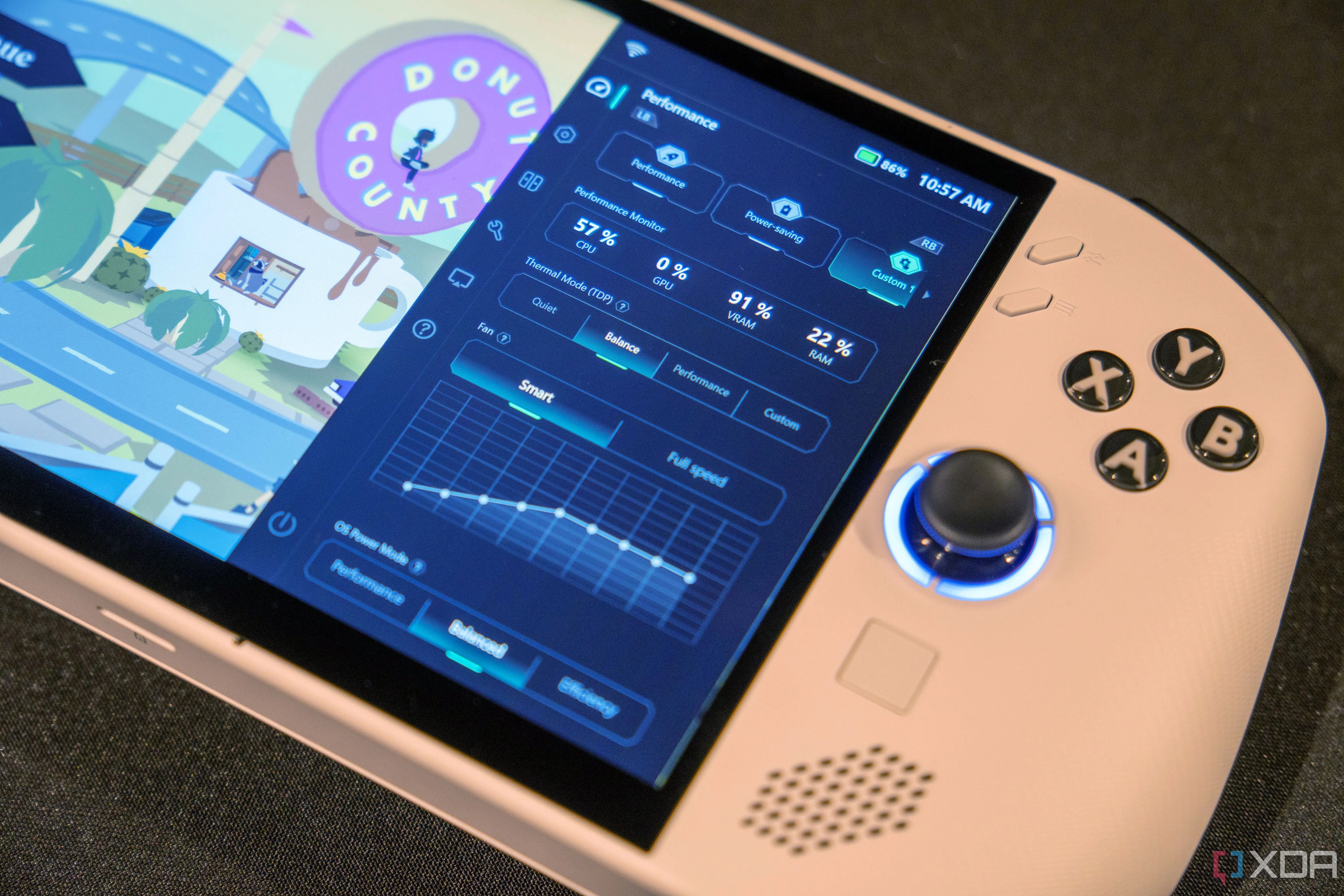 Thiết bị chơi game cầm tay Lenovo Legion Go S chạy hệ điều hành SteamOS