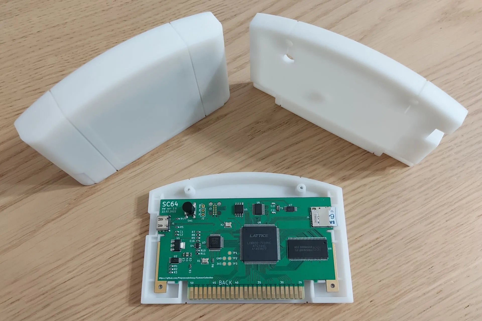 Thiết bị Flash cart SummerCart64 cho phép chơi ROM game trực tiếp trên console Nintendo 64.
