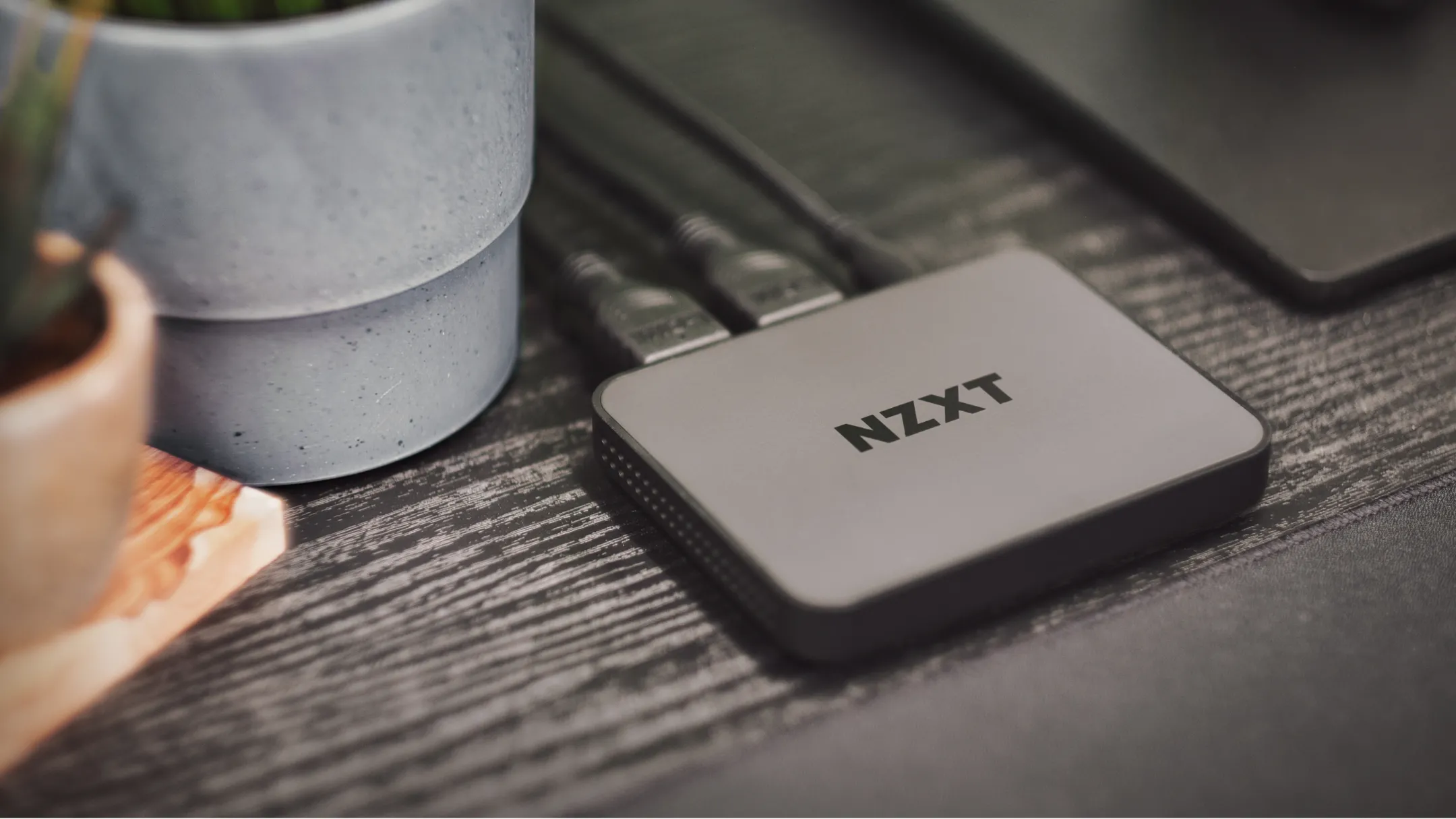 Thiết bị ghi hình NZXT Signal HD60 USB Capture Card với cổng HDMI và USB-C