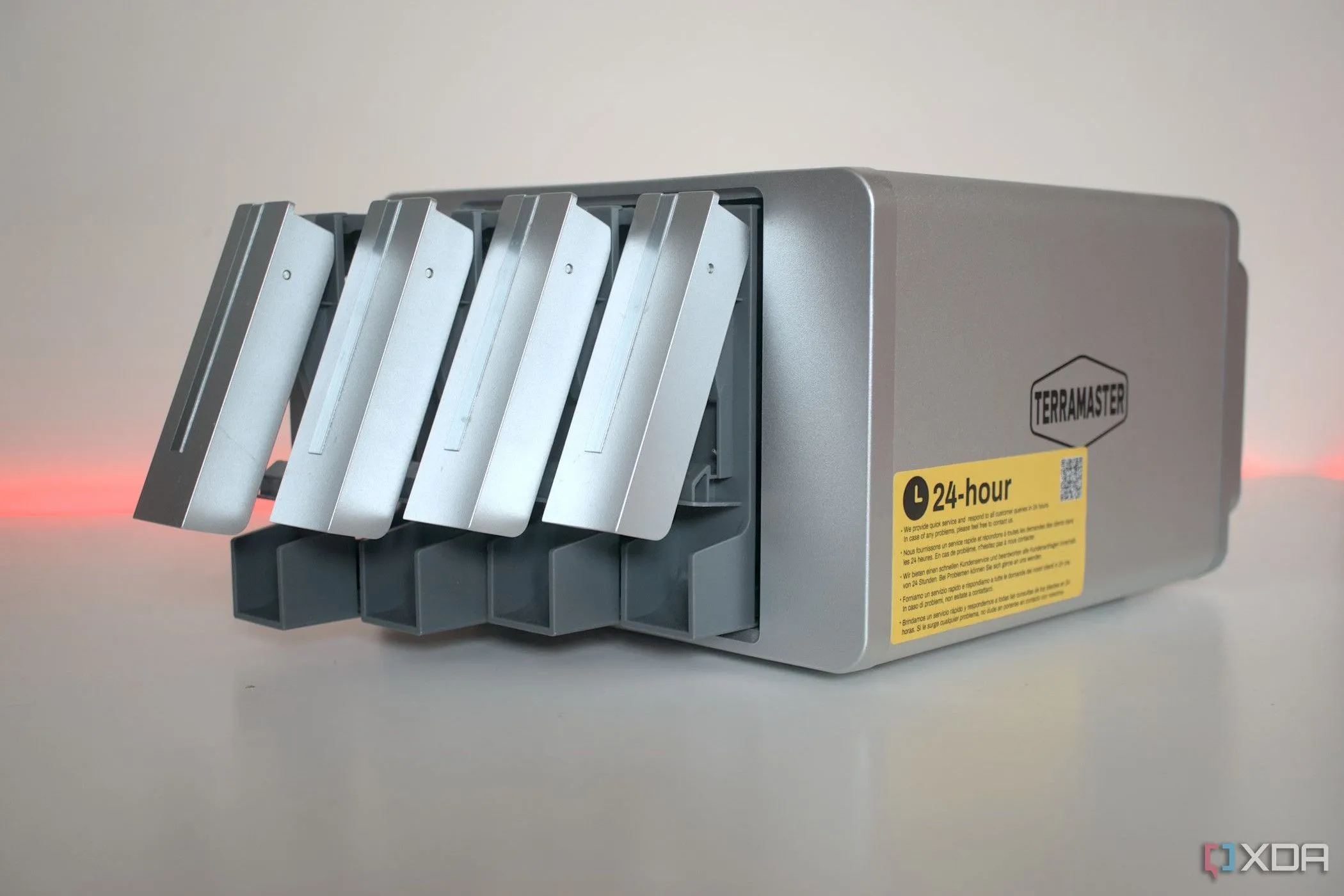Thiết bị NAS TerraMaster F4-423 với thiết kế vỏ nhôm quen thuộc