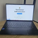 Trang web Google Chrome hiển thị trên màn hình laptop, minh họa sự phổ biến của trình duyệt