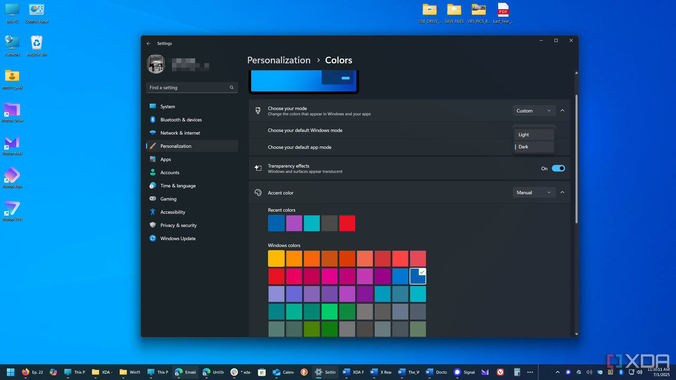 Tùy chỉnh cài đặt màu sắc giao diện trong Windows 11, cho phép chọn chế độ nền tối và màu nhấn phù hợp để giống Windows 10