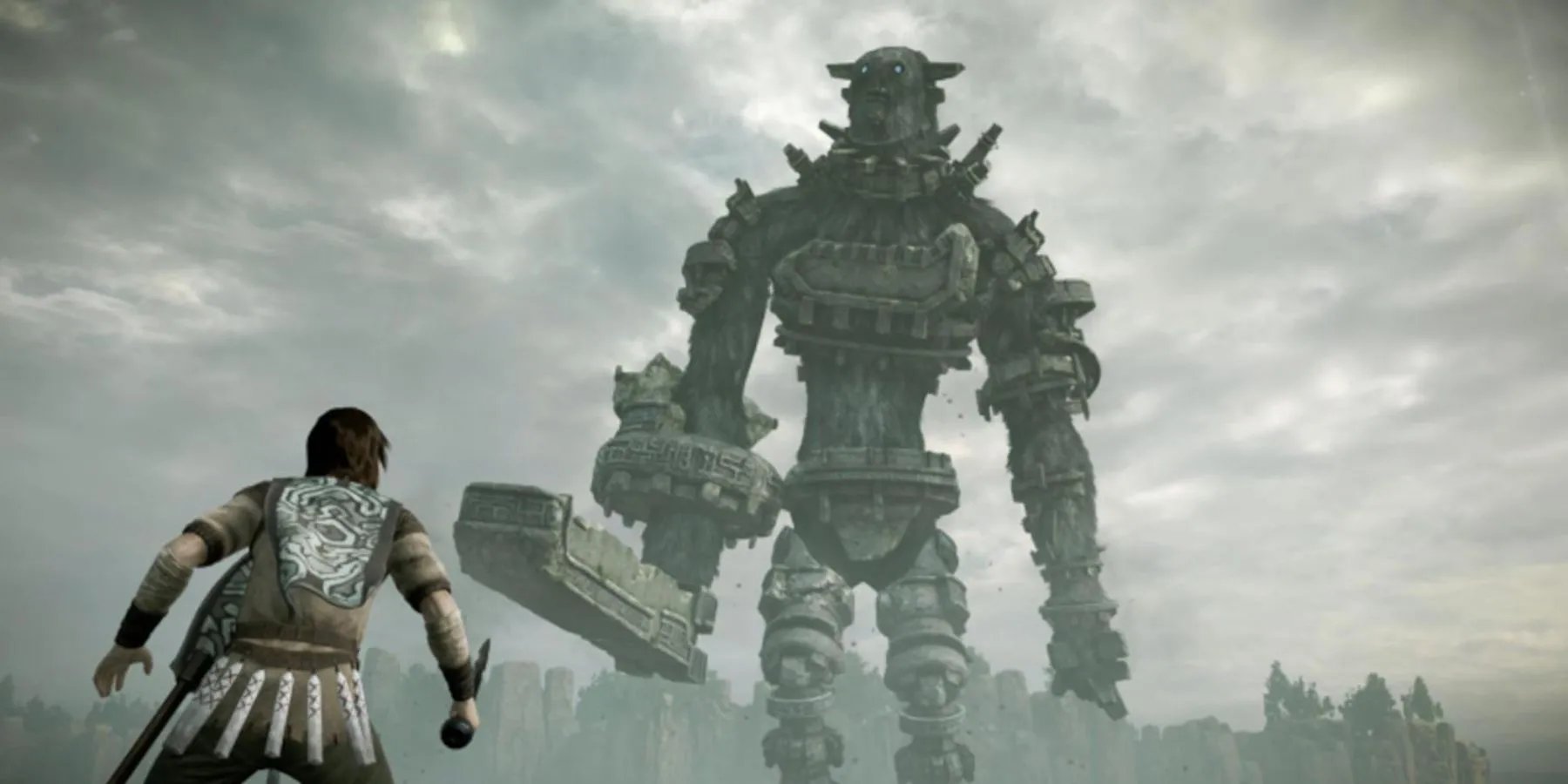 Wander chuẩn bị chiến đấu với một Colossus trong không gian rộng lớn của Shadow of the Colossus.